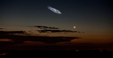 Размером она с четверть ковша Большой Медведицы. Если учесть галактическое гало. Вот модель, для наглядности.