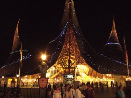 2) Efteling
Aдрес: Europalaan 1, 5171 KW Kaatsheuvel, Nederland
Отличное место как для всей семьи , очень сказачное место.
Был там раз 50 и хочется вернуться снова.
9/10 
Есть большой отель возле парка, но я про него ничего сказать не могу, как правило одного целого дня достаточно.