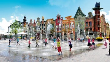 3) Plopsaland 
Туда я отправлюсь завтра, сын так ждал, что целых пол дня "не выносил папе мозг")
Адрес: De Pannelaan 68, 8660 De Panne
Парк больше рассчитан на маленькую аудиторию лет с2до12, но есть и несколько не детских атракцыонов, такие как анубис, бревно и т.д. в общем вы захотите вернуться.
Еще один +. Парк не большой и переход от одного атракциона к другому порой 10 метров. 
Весь парк пройдете за день.
Моя оценка 8/10