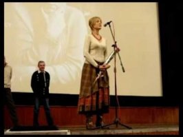 Вы бы ещё детские фото добавили, да она неплохо выглядит, но вот так.