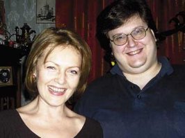 Вы бы ещё детские фото добавили, да она неплохо выглядит, но вот так.