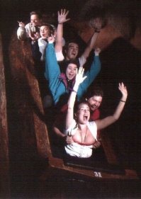 Как смельчаки-юмористы развлекаются на "американских горках"