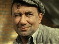 Хорошо, что у меня старая кнопочная "раскладушка", на ней вообще интернета нет. Так что такие переживания мне до лампочки!
