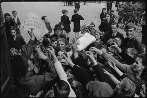 Оповещение населения о капитуляции фашистов. Берлин, 8 мая 1945 года.