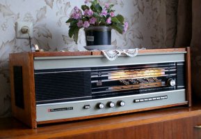 Вот такая хрень прекрасно работала с магнитофоном - приставкой Нота 207.