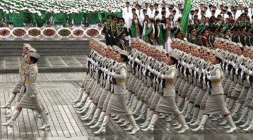 Туркменистан. Юбки поддиннее :)