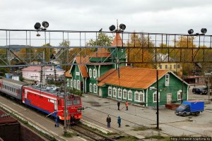 мой город, медвежьегорск, карелия. финский солдат на вокзале.