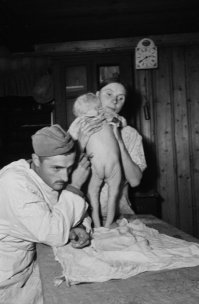 Маленьких очень-очень жалко. Они ни в чём не виноваты, но страдают больше всех.