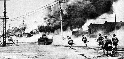 Угу, на велике броню возить и пулемёт - по прямой анриал, не то что в горку или по мягкой почве :) Да и нагрузка на велосипеды была б такой, что там просто механизмы деформировались при первичной установке всего этого богатства. :)