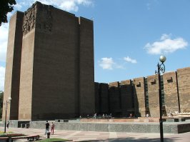 В Ростове тоже есть нечто..... Библиотека.