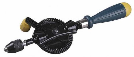 Зачем такие варварские способы? 21 век на дворе. В конце-концов можно включить печку на обдув ветрового стекла, тогда давление под резинкой возрастёт - и она отстанет.