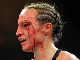 Девки,ну куда вы лезете,какой бокс?мма?не женское это дело,зачем себя увечить???танцы,фитнес,попу качайте,полезнее будет)))