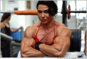 Знакомьтесь Алина Попа,тоже девочка немножко спортом занимается)))