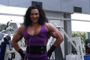 Знакомьтесь Алина Попа,тоже девочка немножко спортом занимается)))