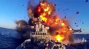 Я оказывается такое смешное представление 2 месяца назад пропустил... сферический авианосец в вакууме иначе и не скажешь.

 Начнем с того, что американские АУГ НИКОГДА при РАВНЫХ шансах НЕ выходили победителями из боя... противник у них был разумеется Императорский Флот во время Тихоокеанской войны. После войны по настоящий момент НИ РАЗУ американский флот не встречался в бою с противником хотя бы "одной весовой категории" -всегда это были страны третьего мира с малочисленной устаревшей авиацией и таким же флотом. 

Почитал комментарии и пришел к выводу, что хотя тема озаглавлена "...о живучести авианосцев" автор всеми силами пытался написать " ..о превосходстве американской мощи" -по крайней мере в комментариях. Вынужден его разочаровать, обсуждение атак на различные виды корабельных соединений постоянно обсуждалось на военно-морском (Цусимском) форуме сайта "Вундерваффе" офицерами наших ВМФ и вывод общий -  корабельное соединение по ряду объективных причин не способно эффективно отражать атаку современного сопоставимого по силам противника(собственно как во Вторую Мировую Войну и было доказано на практике). Таким образом АУГ не способно выдержать ряд комбинированных атак в современной войне ...даже если пойти на поддавки и исключить применение оружия с ЯБЧ. 

Спектр оружия весьма разнообразен и из за специфичности достигаются очень высокие параметры характеристик, противостоять которым универсальная защита не в состоянии. Мины,торпеды,ПКР,универсальные КР, баллистические ракеты,УАБ - авианосец не способен эффективно защищать себя (именно поэтому ему нужны корабли сопровождения). Проблема усугубляется тем, что корабли сопровождения чисто физически не способны взаимодействовать как единое целое и так же являются отличной, желанной мишенью.

  Современную АУГ не возможно "спрятать" как часто делали командиры во время ВМВ, современная АУГ все так же опаздывает с реакцией на возникшие угрозы -задекларированный радиус системы "Иджис" не более чем реклама, на самом деле -невозможность контролировать сверхмалые высоты, возможность противнику использовать "горизонт" для скрытого приближения, погодные условия,человеческий фактор, рельеф недалекой суши,узкие проливы, время суток означает, что почти ЛЮБАЯ атака на АУГ будет УДАЧНОЙ.
  Можно атаковать выставив мины на пути маршрута, с ДПЛА в проливе, на мелководье, береговой ПКР с суши, любым самолетом-носителем вне зоны действия систем ДРЛО и все эти атаки будут удачными.