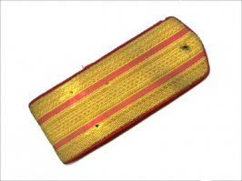 1 артиллерия
2 пехота
3-4 НКВД (у них окантовка васильковая)