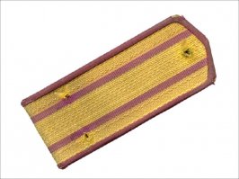 1 артиллерия
2 пехота
3-4 НКВД (у них окантовка васильковая)