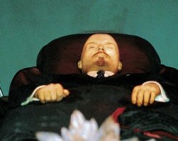 кое-кто не меняется уже почти столетие