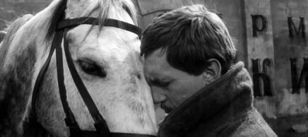 А мне вспомнился эпизод фильма Служили два товарища.Там где герой Высоцкого царский поручик уплывает "забугор"на пароме от красной власти.И вот у него конь - которого за любые деньги отказываются брать на паром, и он решает оставить коня на берегу (видно было, что это решение далось ему невероятно тяжело.И вот паром отчаливает, а конь срывается с места и начинает плыть за паромом, за хозяином!Конь не понимает что происходит.Поручик понял, что не сможет пережить разлуку с другом...ну а дальше спойлеры для тех кто не видел, а кто видел (надеюсь таких тут большинство) и так знают чем закончилось.