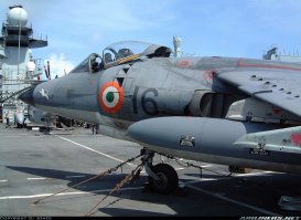 Таки есть. Сам не знал. Именно Харриер заставил присмотреться к фотке.