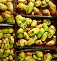 Ну и что мешало "художнику" хоть немного заморочиться?