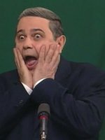 Этот парень просто уснул на лестнице. Интернет отреагировал незамедлительно