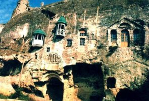 Севастополь.
Тут не дом, тут помасштабнее будет.