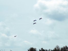 На аэрошоу в Новосибирске 2015 году. В небе на равне со современными спортивными машинами, фигуры высшего пилотажа выполняли и ПО-2