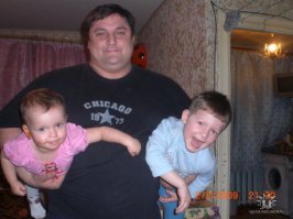 все эти фото сделаны профессионалами в студии или в подготовленных местах, а у меня например настоящии, 
первая, дочка поела и заснула, вторая я с детьми играл и жена схватила фотик