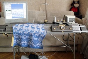 У этого парня есть свитеры на все случаи жизни