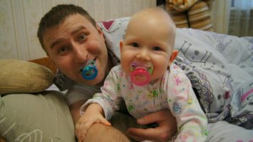 Отцовская любовь: Лучшие фотографии отцов с маленькими детьми