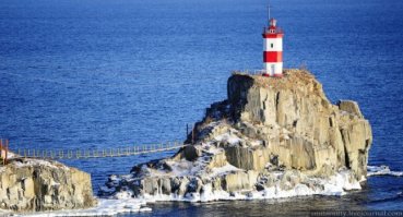 Если уж про Приморье, то есть ещё пара маяков: Маяк на мысе Басаргина