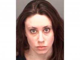 А как же "милашка" Кэйси Энтони, которая убила свою двухлетнюю дочь и спрятала трупик, а потом потрахалась со своим адвокатом, и её оправдали?  Эта мразь до сих пор живёт во Флориде и даже получает деньги от "сочувствующих".  К  счастью, семья и друзья от неё отвернулись ( ещё бы, на суде она обвиняла брата в сексуальных домогательствах, дабы вызвать сочувствие).  Редкостная тварь.