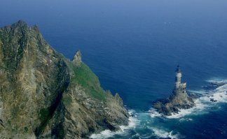 А где же маяк Анива...
Страна: Россия
Местоположение: остров Сахалин, мыс Анива, гора Сивучья
Статус: заброшен
Построен в 1939г, архитектор - Миура Синобу, высота башни 31м