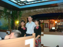 И таких в эттом заведении 7-8 шт., все как на подбор. Вежливы, оперативны в обслуживании, всегда улыбаются. Даже если сидим с друзьями одни на весь зал - поставят аппаратуру ( гитары, электропианино...) и споют на русском и корейском языке. Оччень все музыкальные.....