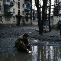 Не подходящее фото. На сколько я понимаю - это Грозный. Из-за отключения воды население вынуждено было набирать воду вот так