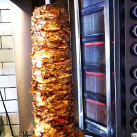 Я с первого взгляда подумал,что у каждой девушки по шампуру с шаурмой!