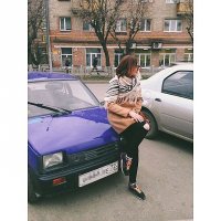 Что здесь не так???даже,если ока её,не у всех есть средства и необходимость содержать достойный авто...ничего страшного на этом фото нет,сам с лады четырнадцатой начинал)))