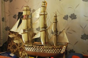 Аккуратненько. Единственное, что бросается в глаза - халтурные выбленки. Надо было вязать! Не так уж и много их тут =)
Я все по-честному связал =)