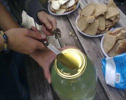 А просто две дырки в крышке не судьба сделать?