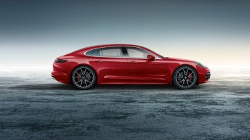 Похож на Porsche Panamera