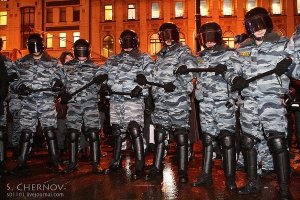 Это очень печально, лезут куда не надо, щупальца все больше раскидывают... писать правду - опасно, выйти на улицу против незаконных действий - опасно, быть правильным патриотом(а не патриотом за олигархов и воров) - опасно.... выйти без штанов - не голыми! - опасно.... да это бред, скоро нас дубинками прямо в метро будут херачить за, например, просмотр твиттера на _своем_ смартфоне