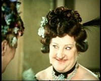 Богданова-Чеснокова Гликерия Васильевна
"Хватай руль!" - закричал он. Я схватила этот руль, туда-сюда... "Жми на педаль!" И я вывела машину на Большую землю. Вывезла всех - и раненых, и мужа с кордебалетом. А они ничего и не знали, что шофер ранен, а машину веду я. Сеня всю дорогу развлекал кокоточек!
На берегу какой-то офицер спросил:
- Кто за рулем?
- Я.
- Вези дальше, в госпиталь!
- Но я же артистка.
- Какая ты артистка?! Вези дальше.
И я повезла. А там услышала: "Обратную ходку давай!" Я бы, конечно, дала... Но одного раза мне вполне хватило".
Когда все выяснилось, Гликерию Богданову-Чеснокову наградили медалью "За боевые заслуги".