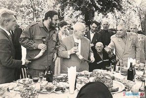 Фидель Кастро и Никита Хрущев в Абхазии.1963