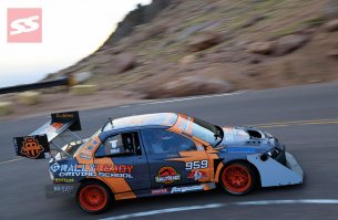 Это не ковш для чистки снега, но антикрыло: именно такие используются на автомобилях, подготовленных к участию в соревнованиях "Pikes Peak International Hill Climb" (см. прикреплённые фото).

Автору заслуженный минус за незнание мат.части...