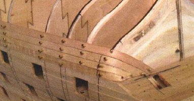 Столмярные клеи марок D2 и D3 тоже держат насмерть. Конечно сохнут чуть долбше, но благодаря этому позволяют скорректировать положение планки. 
Такой способ сгибания хорош только при несложных изгибах. Однако сделать более сложные изгибы (например как у "Виктори"), будет весма проблематично.