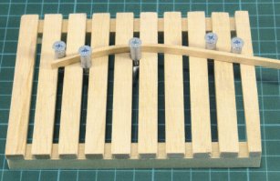 Бархоуты (как и все другие планки) лучше гнуть распареными. Т.е. подержать около 20мин. над паром (не окуная в горячую воду) и запилить приблуду для гибки планок. 
Типа таких: