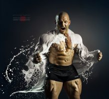 Молоком еще более 10 лет назад прославился русский фотограф Андрей Разумовский, а теперь все эти плагиаторы катаются по стране и зарабатывают деньги на чужом ноу хау...