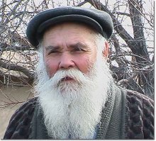 Эвакуация машины это стресс для владельца и не полезно для машины.
Давайте будем ставить блокираторы на колеса и на них номер куда звонить. Ушел человек в магазин, приходит и видит блокиратор. Звонит, приезжает мент и выдает на руки талон. Человек его оплачивает на месте - у мента есть переносной кассовый аппарат. Размен денег человек осуществляет сам. В случае не появления владельца в какое-то время (пусть это будет 12 часов или какое-то другое) приезжает эвакуатор.
Это сэкономит кучу времени и денег. Эвакуаторы конечно пострадают, но они сейчас похожи на жадных крокодилов.
В итоге человеку не надо будет ехать в промзону непонятно на чем, стоять там в очередях, ждать, а потом рассматривать свою ласточку на предмет повреждений и расстраиваться.