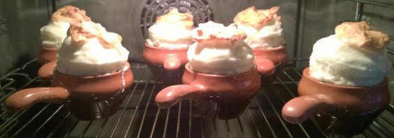 вкусно! )
пожалуй тож кой-чего покажу, хотя фотаю мало )
клубника на слоеном тесте, мясо в соусе хой-шин и яблочно-медовый флам